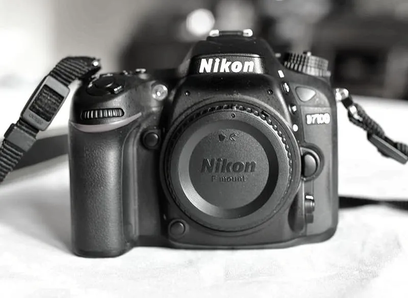 Jak wybrać idealny obiektyw do Nikona D7100? Poradnik dla fotografów