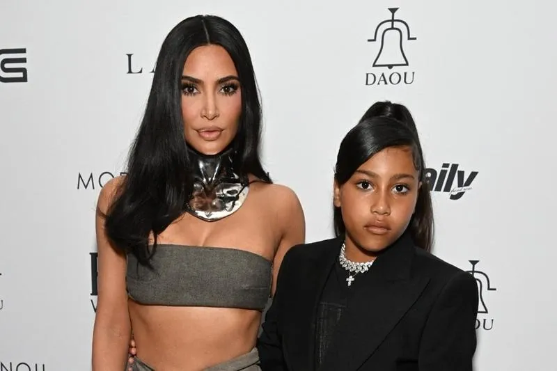 Kim Kardashian bez photoshopa w 2026 zmienia zasady gry