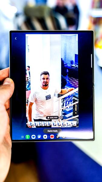 Aparaty fotograficzne z automatycznym kadrowaniem