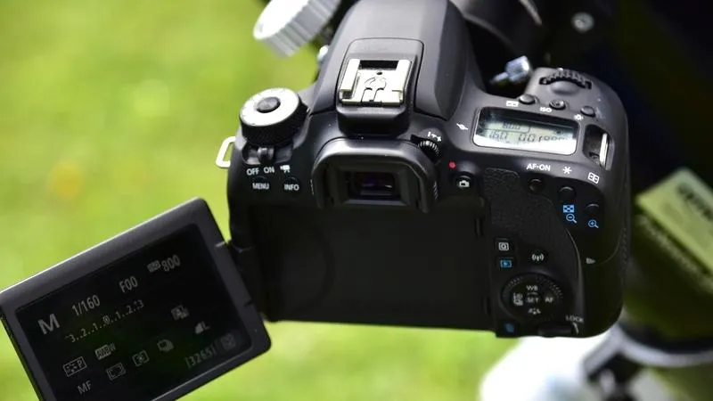 Łączanie aparatu z teleskopem